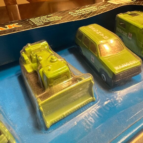 Maisto Action Pak Five Star Series Die-Cast Vehicle Set KB Toys - Picture 3 of 6